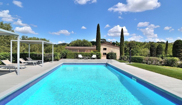 Entire Tuscan farmhouse with private pool between Siena and Florence