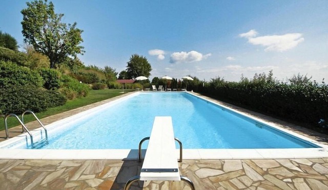 Estate in Monte Serra with Pool & Olive Trees