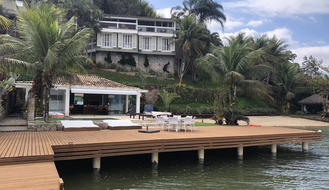 Excellent condominium house with private beach