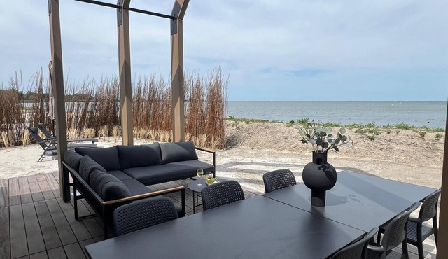 Exclusive BeachHouse Odyssee: Exceptional Sea Views and Family Comfort in Enkhui