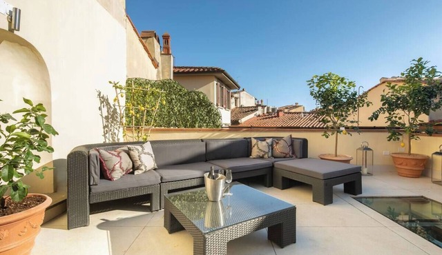 Exclusive Florence Getaway with Jacuzzi, Terraces & Concierge Services