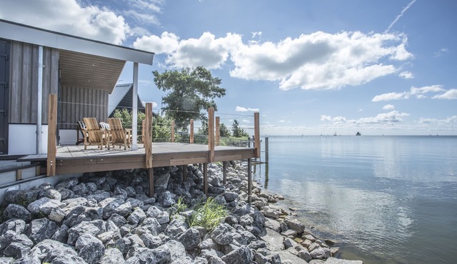 Exclusive recreation villa with beautiful views over the Markermeer