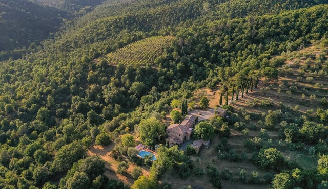Exclusive vacation home with pool in the heart of Tuscany for max. 10 people