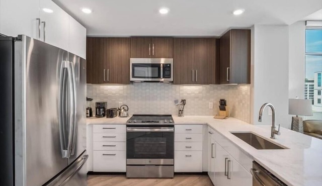 Expansive Bethesda View | FTC Windows+outdoor amenities| DC Closeby