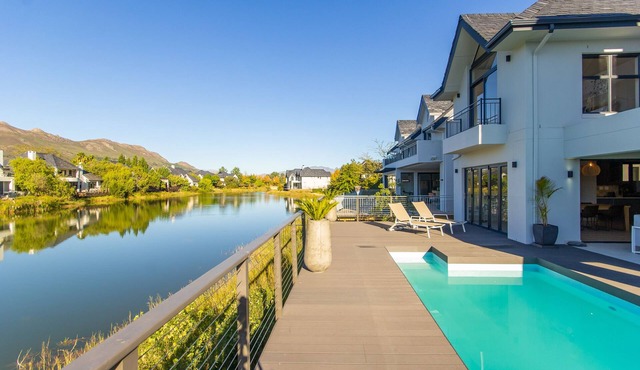 Exquisite Pool House on Pearl Valley Golf Estate - secure and exclusive