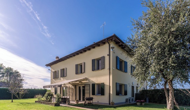 F Tale country house