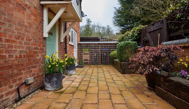 Fab 2-Bed Cotswolds Cottage with Private Courtyard