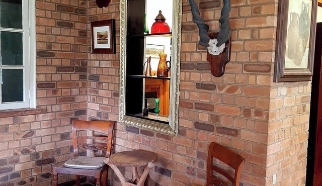 Fabulous 4-bedroom farmhouse in Hekpoort with stunning views
