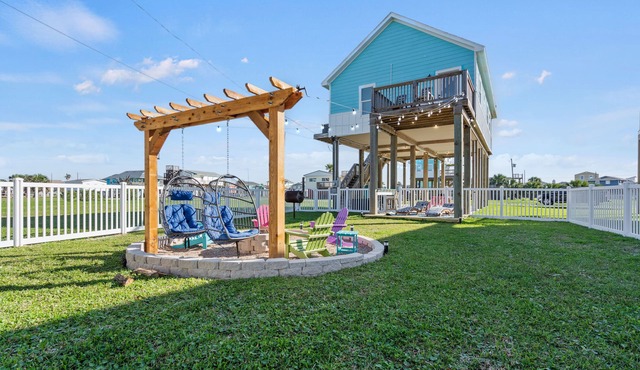 Family Friendly - Beach Side/Ocean View - 4 min walk to the beach!