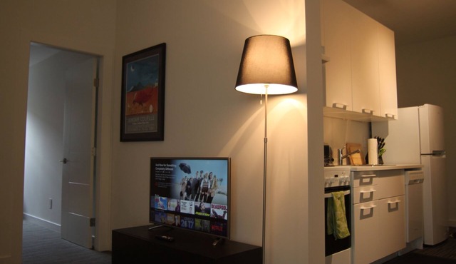 Family-Friendly 2BR Ambleside Suite Near Beach & Trails