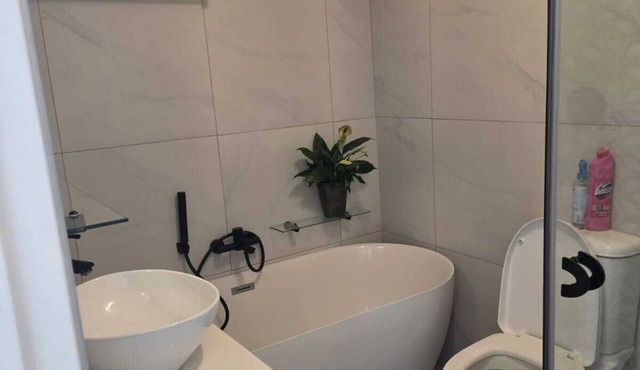 Family-friendly Cape Town 2 bed apartment, safe, cozy & well-located.