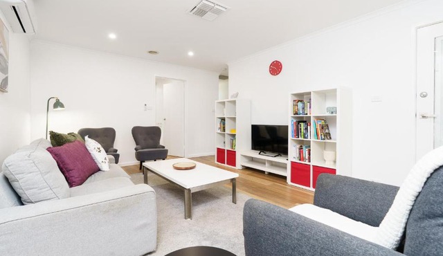 Family-Friendly Home with Yard Near Gungahlin - Hosted by Canstay