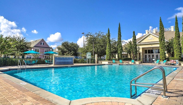 Family-Friendly Kissimmee Villa ~ 10 Mi to Disney!