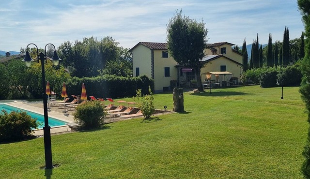 Family Holiday Tuscan villa: Pool, fenced garden, A.C. WI.FI 14 Guests 7 rooms
