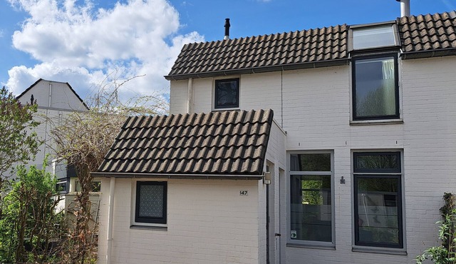 Family house in the green and near Amsterdam with very spacious living room