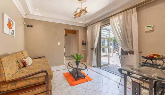 Family Suite - Indoor Hot Tub, Heated Pool, Play Park & Table Mountain Views