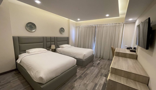 Family Twin Studio - 5 min from Airport