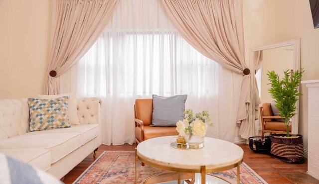 Fantastic 2-bedroom house in cool Johannesburg neighborhood