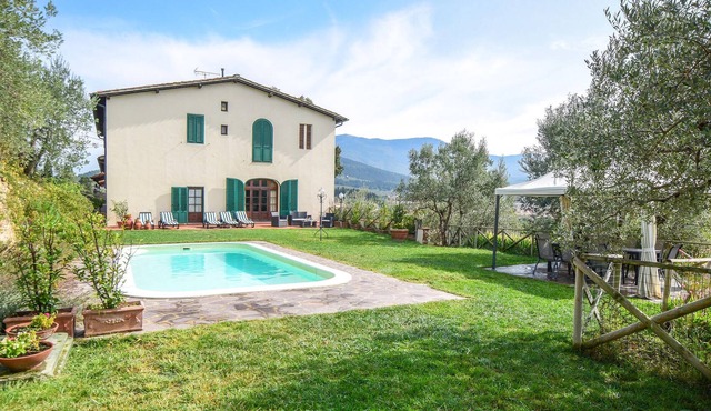 Fantastic villa for a successful vacation near Florence.