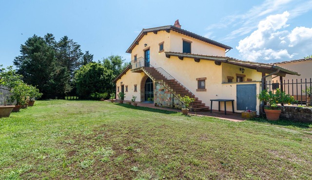 Farmhouse "Falegnameria" with Shared Pool, Private Terrace & Wi-Fi