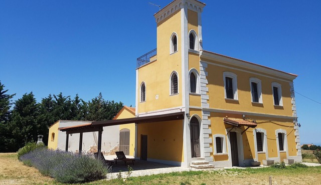 farmhouse in a hilly position a stone's throw from the sea