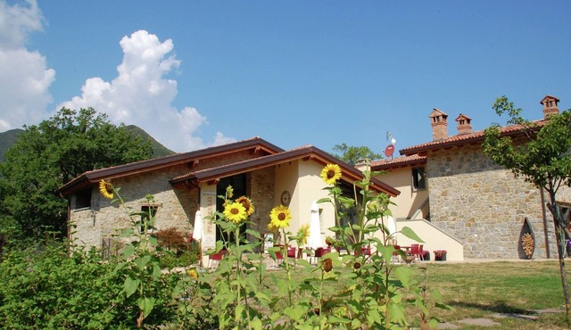 Farmhouse in Imola with Pool & Waterfalls Nearby
