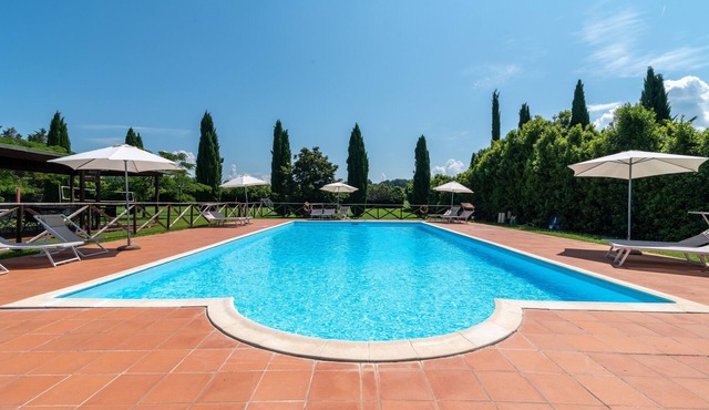 Farmhouse "Officina" with Shared Pool, Private Terrace & Wi-Fi
