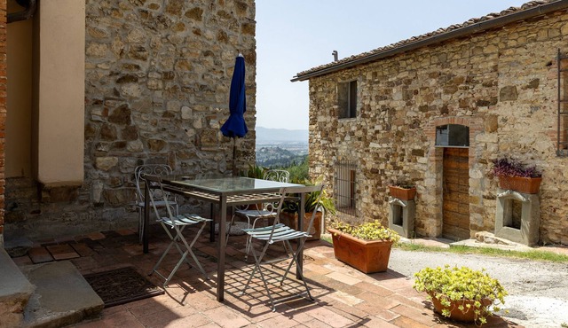 Farmhouse "Poggio alla Pieve - Rosso" with Shared Pool & Wi-Fi