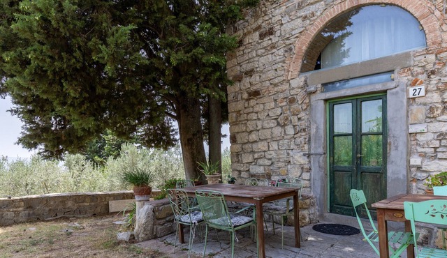Farmhouse "Poggio alla Pieve - Rosa" with Shared Pool & Wi-Fi