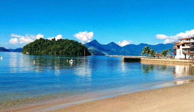 FEET IN THE SAND! 40 m from the BEACH and with a beautiful view. Excellent apartment!