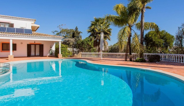 Ferienvilla "Mouraria" mit Blick auf das Wasser by Interhome