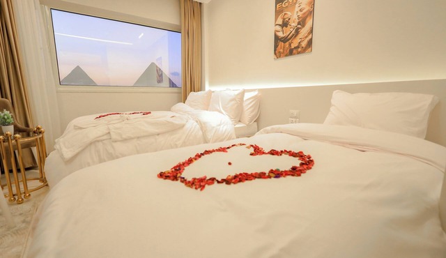 First Site OF Pyramids View 2 Beds & Jacuzzi