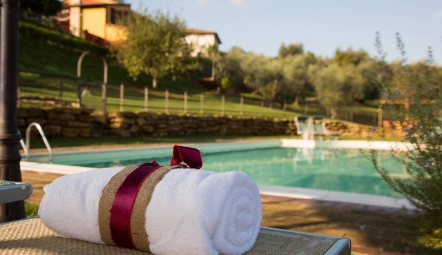 Flat in Lari, A/C, terrace, pool, restaurant, Wi-Fi, close to the village, Fr