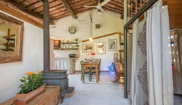 Flat La Capanna with garden and pool