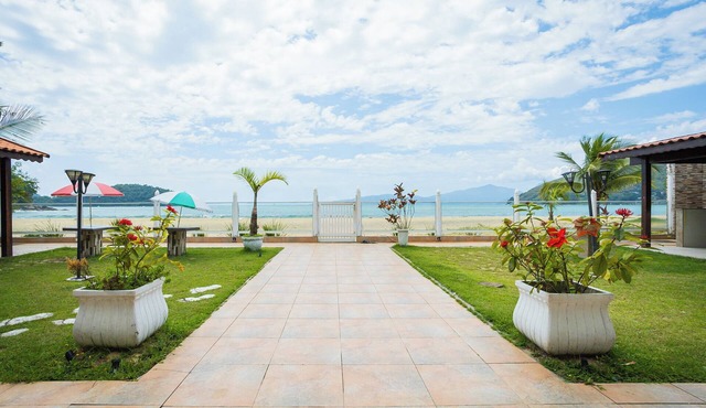 FLAT NA AREIA DA PRAIA DE GARATUCAIA - VISTA MAR