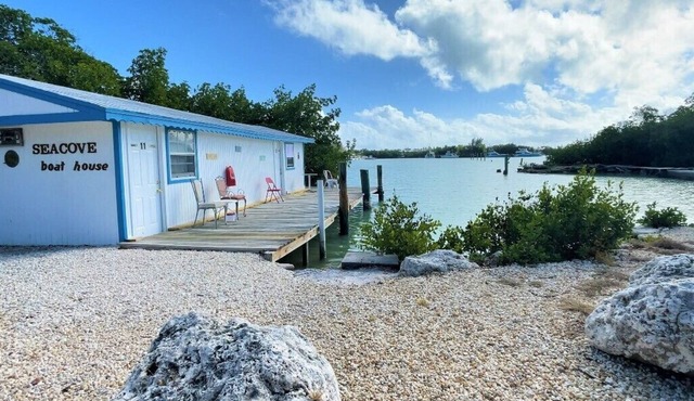 Floating Sea Cove Resort & Marina