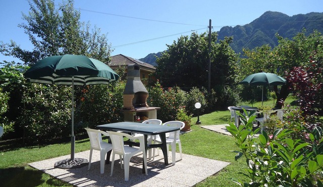 for 3-4 people, only 200m to the lake/beach, with garden, grill