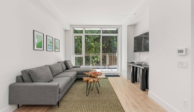 Forest Retreat - Fully Furnished 1 bedroom in Lynn Valley