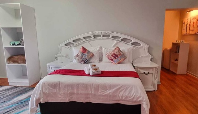 Francin's is nestled at the foot of the Kogelberg mountain with a seaview.