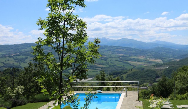 FRASCANERA ESTATE OASIS OF PEACE WITH GARDEN AND SWIMMING POOL FOR EXCLUSIVE PRIVATE USE