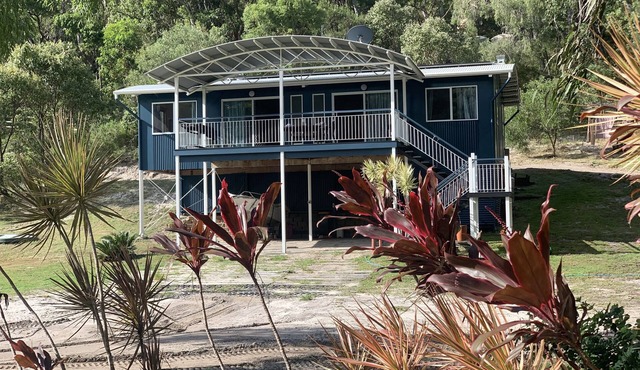 Fraser Island Holiday House - 4 Bedrooms, 2 bathrooms, sleeps 11 guests.
