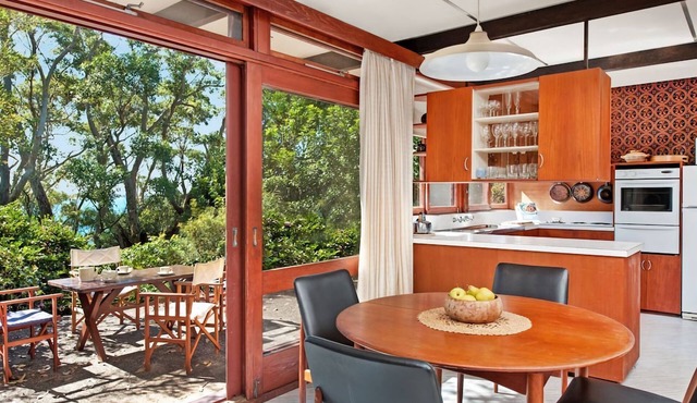 FREE NIGHT.Pay for 2 stay for 3 at Retro Japanese in Mollymook