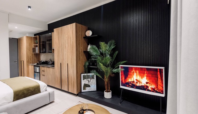 Fully-Equipped Modern Apartment Menlyn Maine Attractions