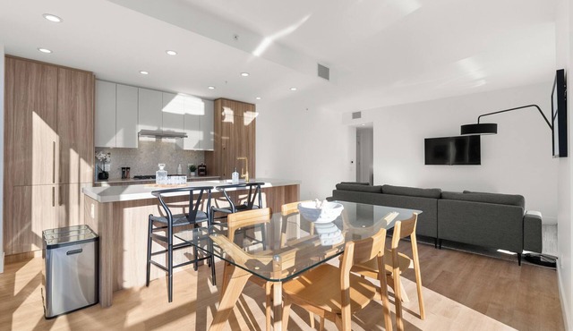 Fully Furnished Luxury 2Bd & Den Corner Unit in the Forest of North Vancouver