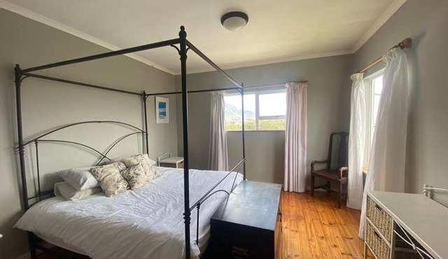 Fynbos Lodge - a fynbos beach house