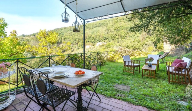 Gabriella's Romantic Cottage