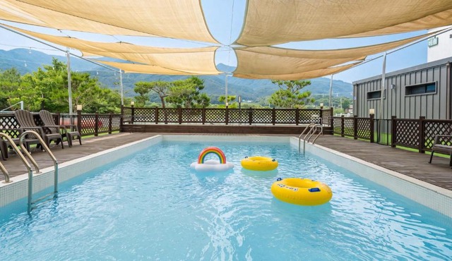 Gapyeong Dangdangi Pet Poolvilla Blue