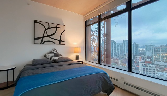 Gastown Unbeatable View 1 Bedroom High Rise Apartment Rooftop View of Downtown