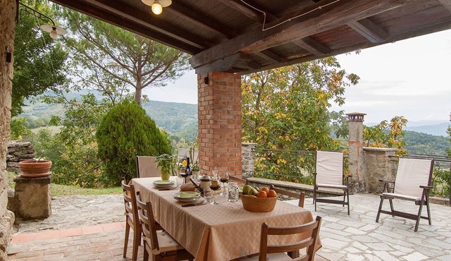 Geranei Haus mit Schwimmbad zwischen Florenz und by Interhome