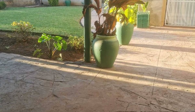 Golden gate guesthouse 0787391431